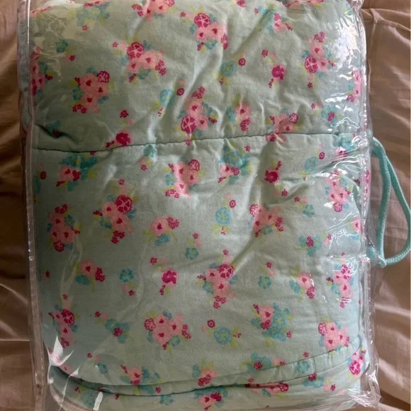 Toddler Bed Set - Lavender and White - Picture 2 of 3